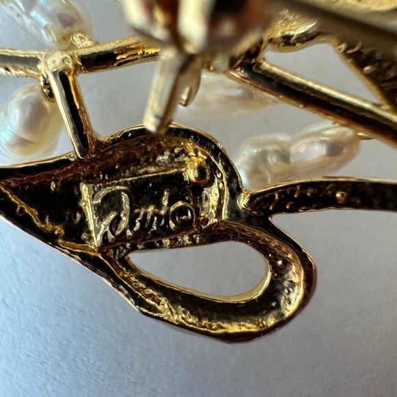 Signed Duri©️Freshwater Pearl Brooch - Picture 3 of 16